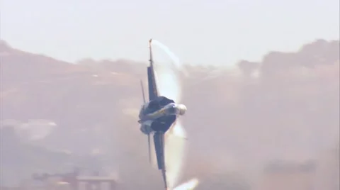 Blue Angels -  Solo Minimum Radius Turn Stockbeeldmateriaal 12360545