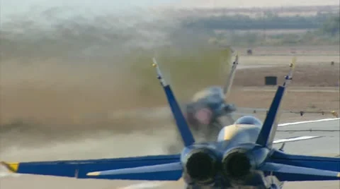 Blue Angels - take-off Stockbeeldmateriaal 11647330