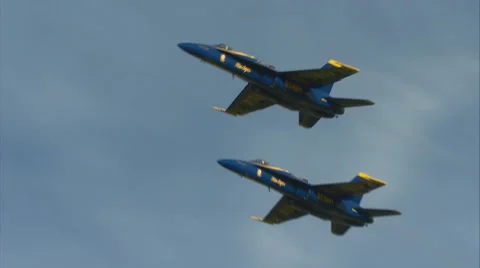 Blue Angels - Tuck - Over Roll Stockbeeldmateriaal 43024894