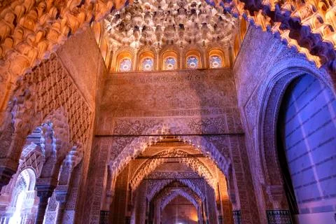 Blue arches square shaped ceiling sala de los reyes alhambra moorish wall des Stock Photos