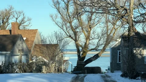 The Blue Atlantic Ocean Shows Through in a Neighborhood at Chatham, Cape Cod 스톡 동영상 171040511