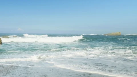 Blue Atlantic Ocean waves at the wild rocky beach Vídeo Stock 95555823