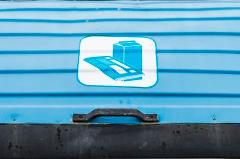 Blue bin cover Stock-Fotos