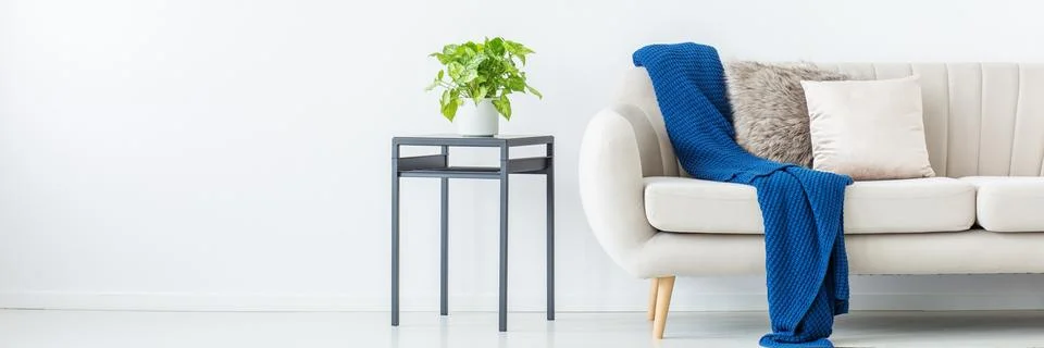 Blue blanket on settee 스톡 사진