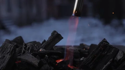 Blue burner flame igniting charcoal embers Vídeos de archivo 329915164