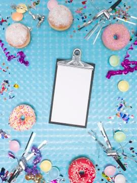 Blue carnival effect background with various carnival utensils Foto stock