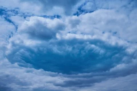 Blue cloud vortex in sky, close-up, hurricane formation, cloud funnel Foto stock