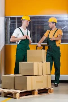 Blue-collar worker talking with his collaborator Foto stock