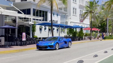 Blue corvette in Miami Beach Video stock 342083090