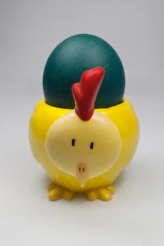 Blue Easter Egg in the Chick Egg holder Foto stock