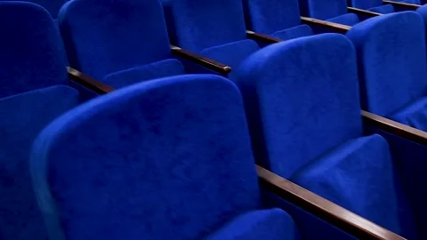 Blue empty seats in the audience prepared for the participants of the confe.. Видео 253085821