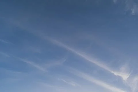 Blue evening sky with long clouds 스톡 사진