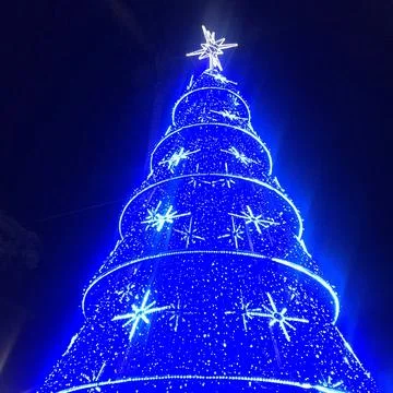 Blue fluorescent Christmas tree of stars Stockfoto's