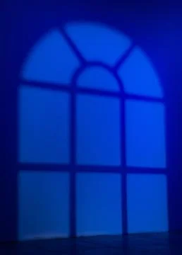 Blue gobo window light pattern on wall Foto stock