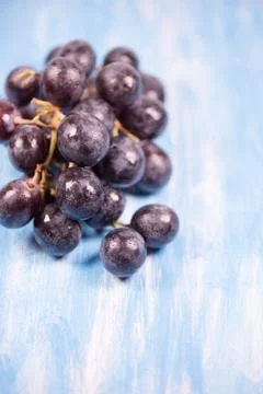 Blue  grapes on the table. View with copy space Foto stock