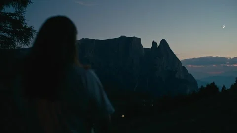 Blue Hour over the Mountains Captured by a Woman with a Mobile Phone 库存影片 331164269