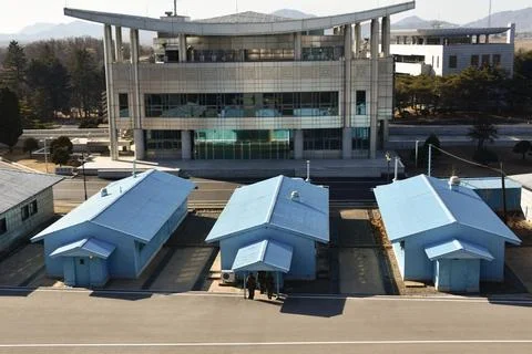 The blue huts of the Joint Security Area (JSA) at Panmunjom between North a.. 写真素材