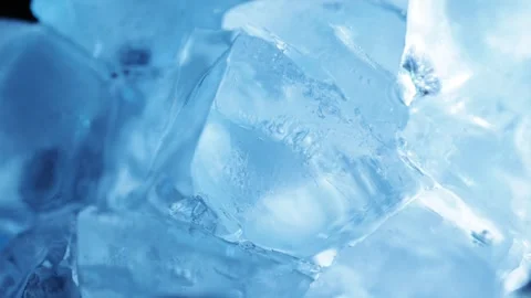 Blue ice pieces with subtle movement for drink cooling, refreshment backgro.. Stock-Footage 344056472