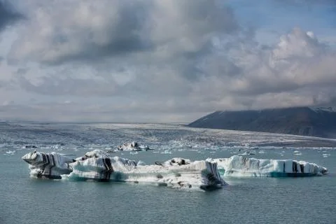 Blue icebergs floating Stock-Fotos