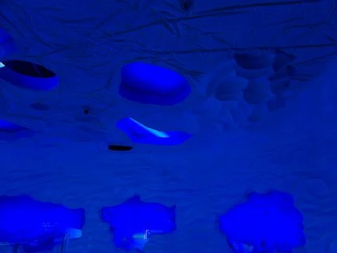 Blue illuminated abstract ceiling interior Fotos Stock