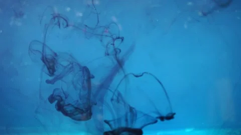 Blue ink dissolving into water, close shot. Video stock 150396007