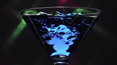 Blue lagoon over ice cubes Video stock 55172776