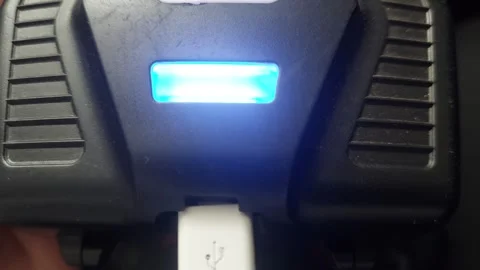 Blue LED Indicator Blinking During Battery Charging Vídeo Stock 333644143
