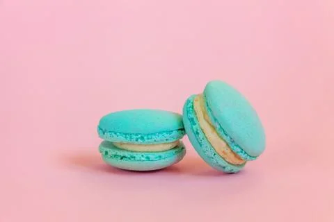 Blue macaron on pink background Fotos Stock