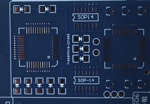 Blue microcontroller chip. A chip with a processor. A chip for assembling t.. 스톡 사진