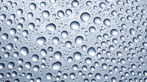 BLUE MOISTURE  DROPLETS  IN CLOSE UP TRACKING SHOT  Vidéo 62232710