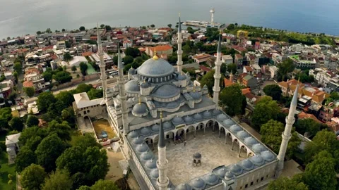 The Blue Mosque in Istanbul transforms into a masterpiece at sunset. An Stock Footage 250511133