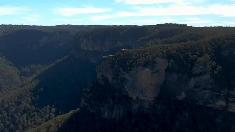 Blue Mountains, aerial push in over outcropping Video stock 121974845