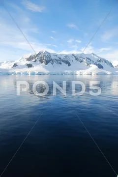 Blue ocean and antarctica Stock Photos