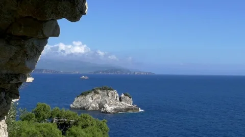 Blue ocean view seen through the arch of an ancient ruin located on a Video stock 71006618