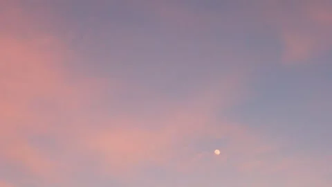 Blue Orange Sunset Sky Moon and Orange Cirrus Clouds in Sunlight Slow Motion, Ti Video stock 309033768