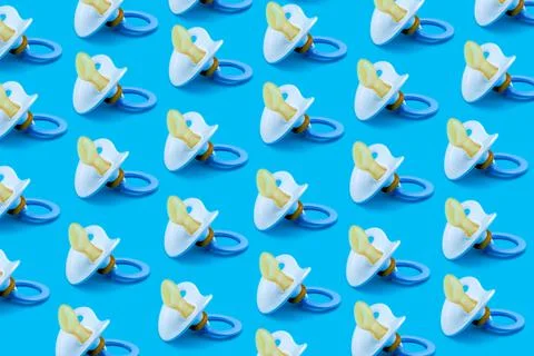Blue pacifier pattern of soft silicone objects  isolated on blue background. Foto stock