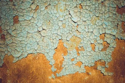 Blue paint flaking and cracking texture on rusty metal. Foto stock