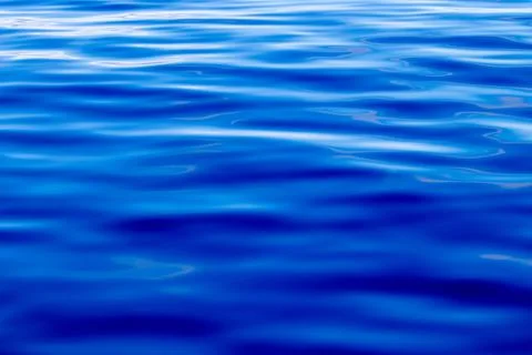 Blue pattern, waves of the ocean, calm sea, nature details. Foto stock