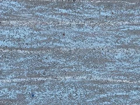 Blue peeling paint on rustic aged wall texture in weathered urban setting Foto stock
