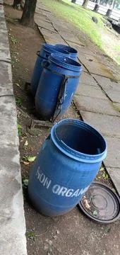 Blue Plastic Trash Can Stock-Fotos