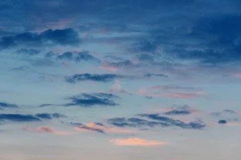 Blue random clouds in evening sky, dusk sky background Stock-Fotos