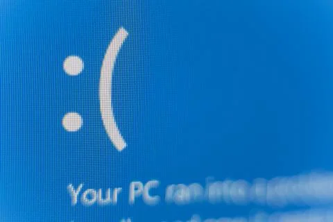 Blue screen error on computer screen Stock Photos
