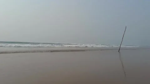 Blue Sea Waves and Sandy Shore Vidéo 331114114