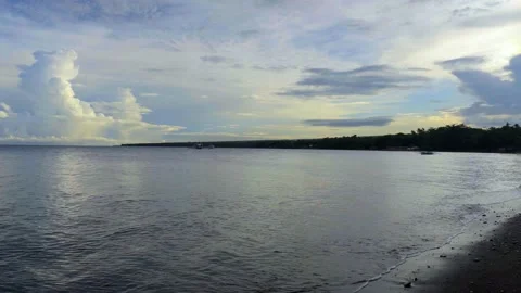 Blue sky and clouds above the sea Vídeo Stock 154233233