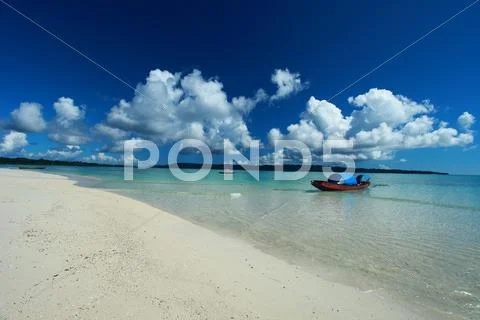 Blue sky and clouds in havelock island. andaman islands, india Stock Photos