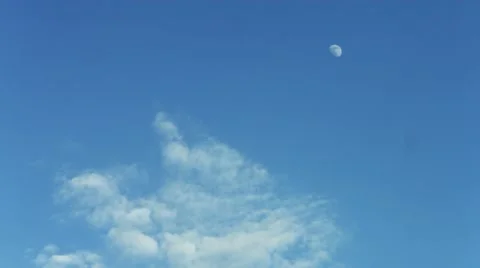 Blue Sky and Clouds with Moon Vidéo 53202924