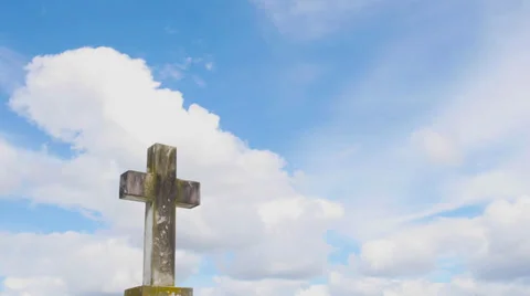 Blue sky and clouds timelapse over cross Video stock 35770383
