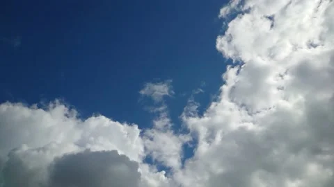 Blue sky and dramatic clouds 4K 스톡 동영상 194146397