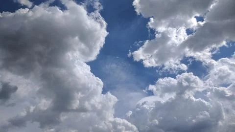Blue sky and fluffy clouds Foto stock
