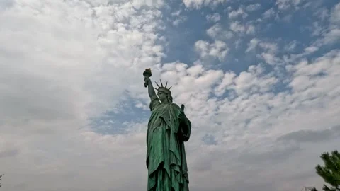 Blue sky and statue of liberty Stock Footage 252551858